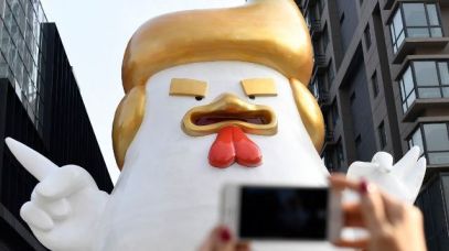 china-trump-chicken-sculpture-2