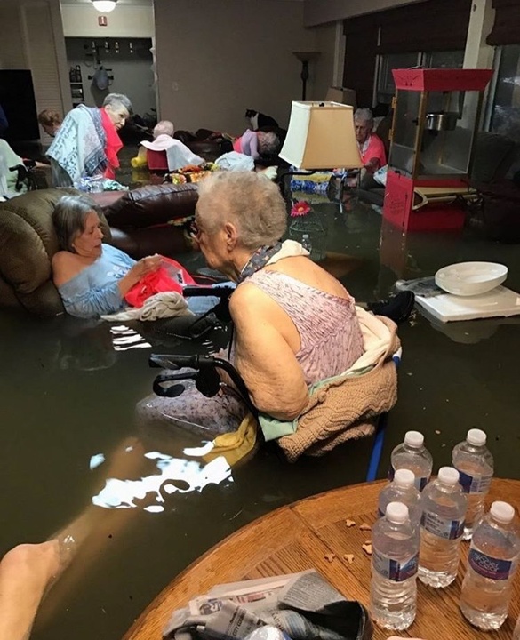 Houston-Hurricane-Harvey-flood-photos-La-Vita-Bella-Nursing-Home_170951